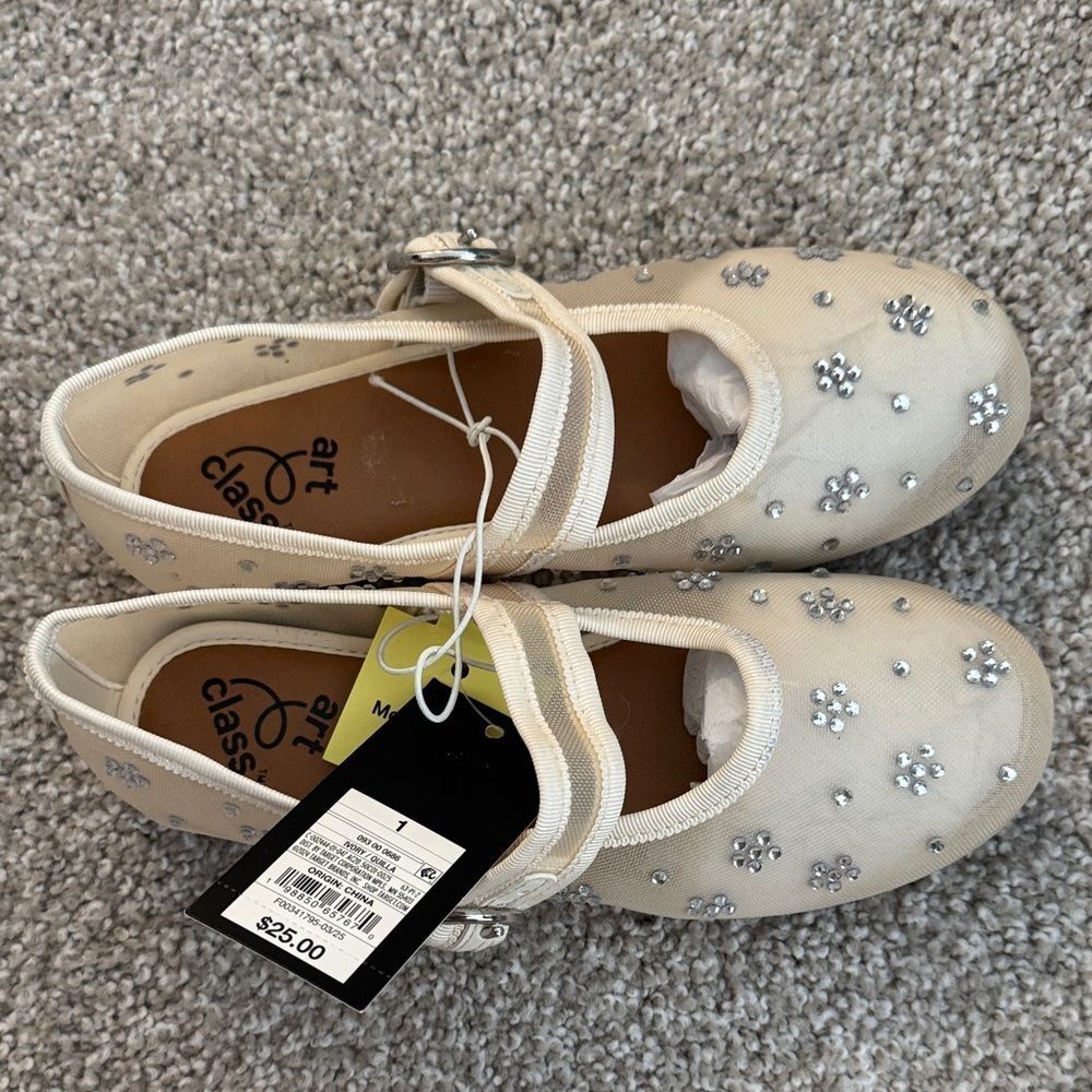 Art Class Kids Ivory Dress Shoes with Rhinestone Accents